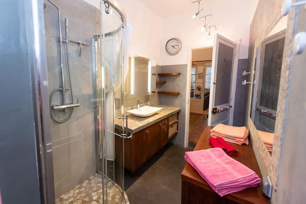 Anna-maria : Grand 10 Personnes+parking Prive -actif+ Location- * Marseilles