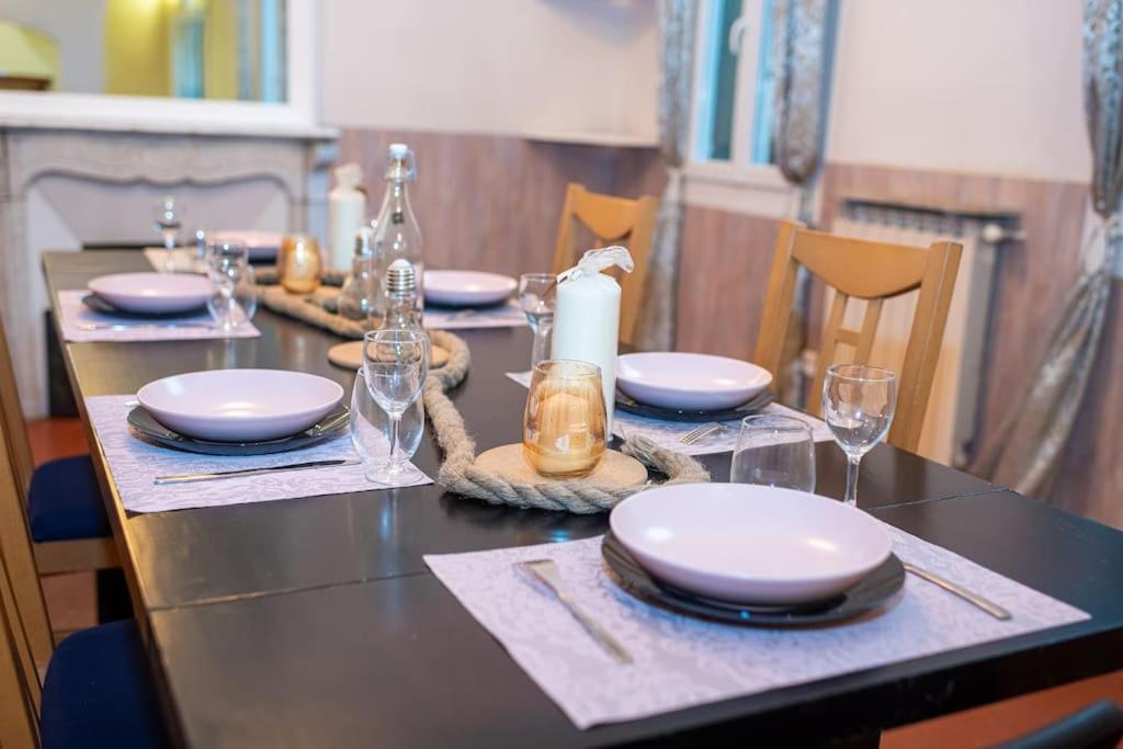Apartment Anna-maria : Grand 10 Personnes+parking Prive -actif+ Location- Marseilles