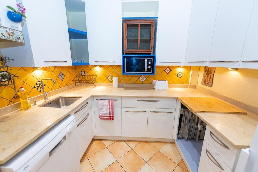Apartment Anna-maria : Grand 10 Personnes+parking Prive -actif+ Location- Marseilles